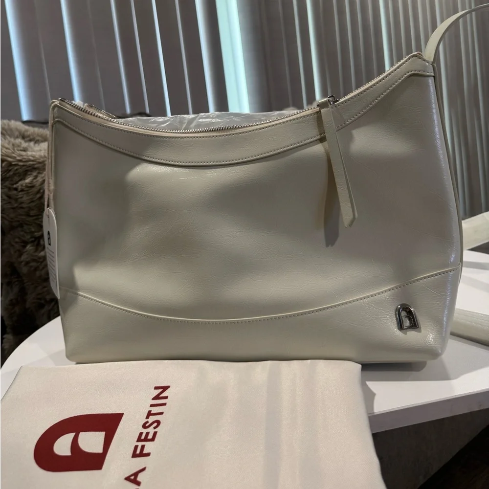 ONE DAY SALE✨  LA FESTIN luxury hobo Cream  Bag